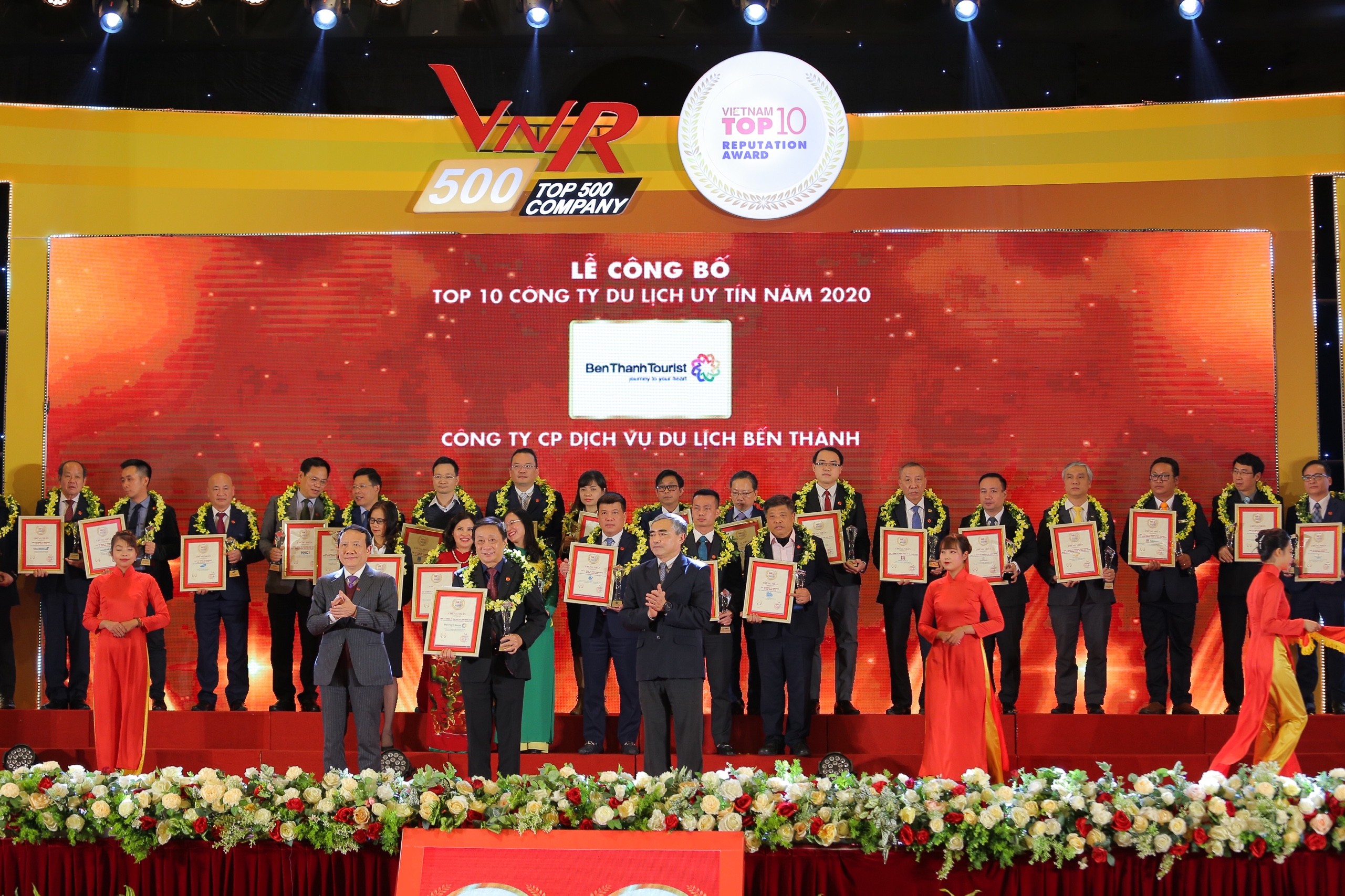 Ông Nguyễn Ngọc Hoài Nguyên - TGĐ BenThanh Tourist, đại diện nhận giải Top 10 Công ty du lịch uy tín Việt Nam năm 2020