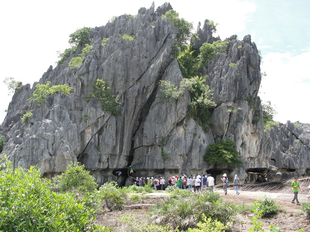 nui-da-dung-ha-tien