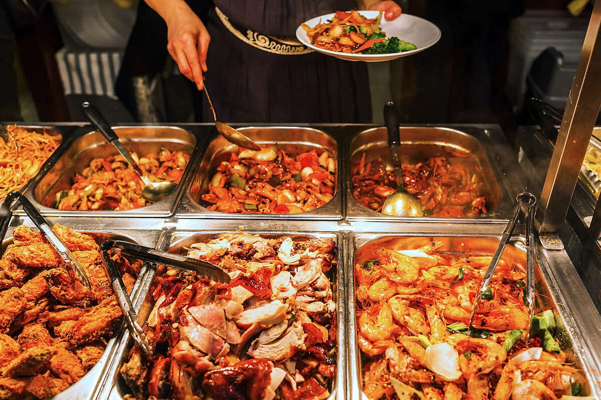 an-buffet-khi-di-du-lich
