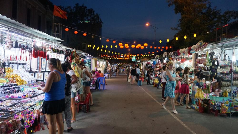 cho-dem-nha-trang