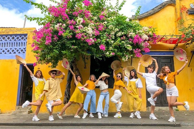 trang phục du lịch kiểu dress code