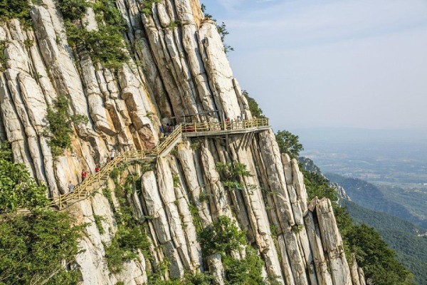 Mạng bán tour du lịch trực tuyến hàng đầu tại Việt Nam | BenThanh Tourist