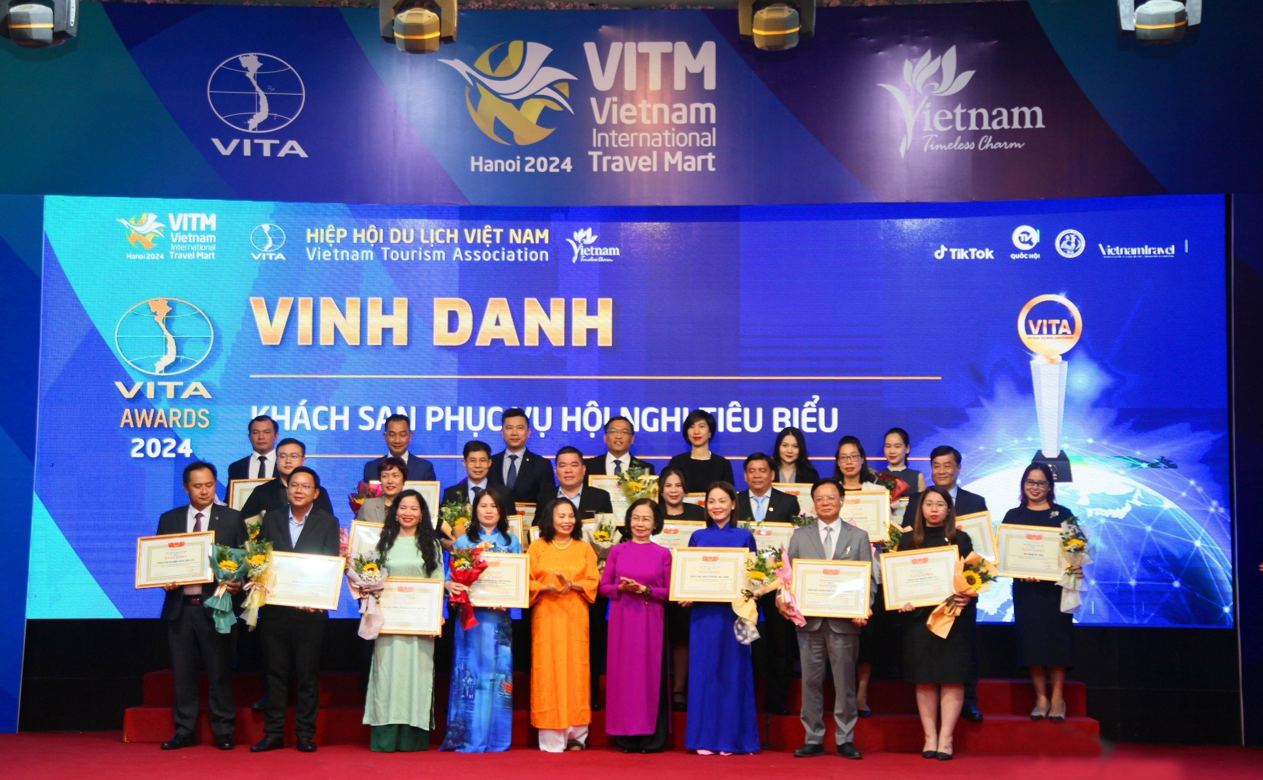 Mạng bán tour du lịch trực tuyến hàng đầu tại Việt Nam | BenThanh Tourist